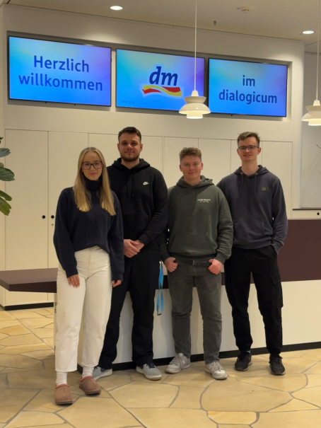 dmTECH PL students in dialogicum